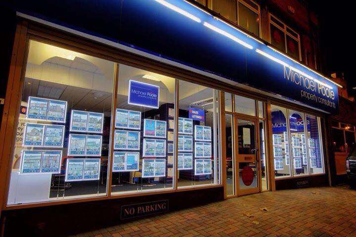 Estate agent using virtual reality
